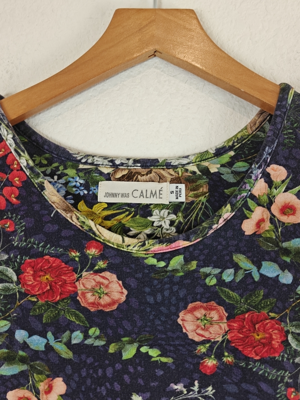 Johnny Was Calmé Floral Tee 🌸 Boho Luxe Stretch Top Navy Multicolor Size Small - Picture 7 of 12
